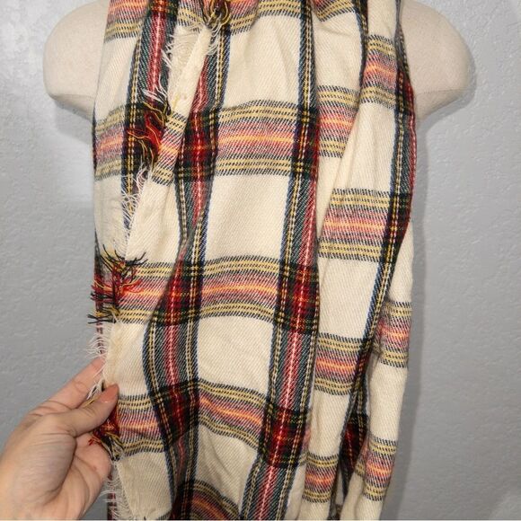New‎ Aldo Plaid Open Scarf - Picture 4 of 4